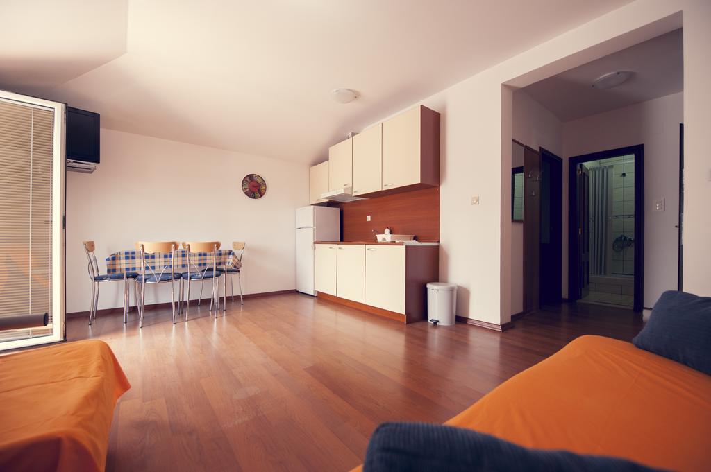 Lyon Apartments Будва Экстерьер фото