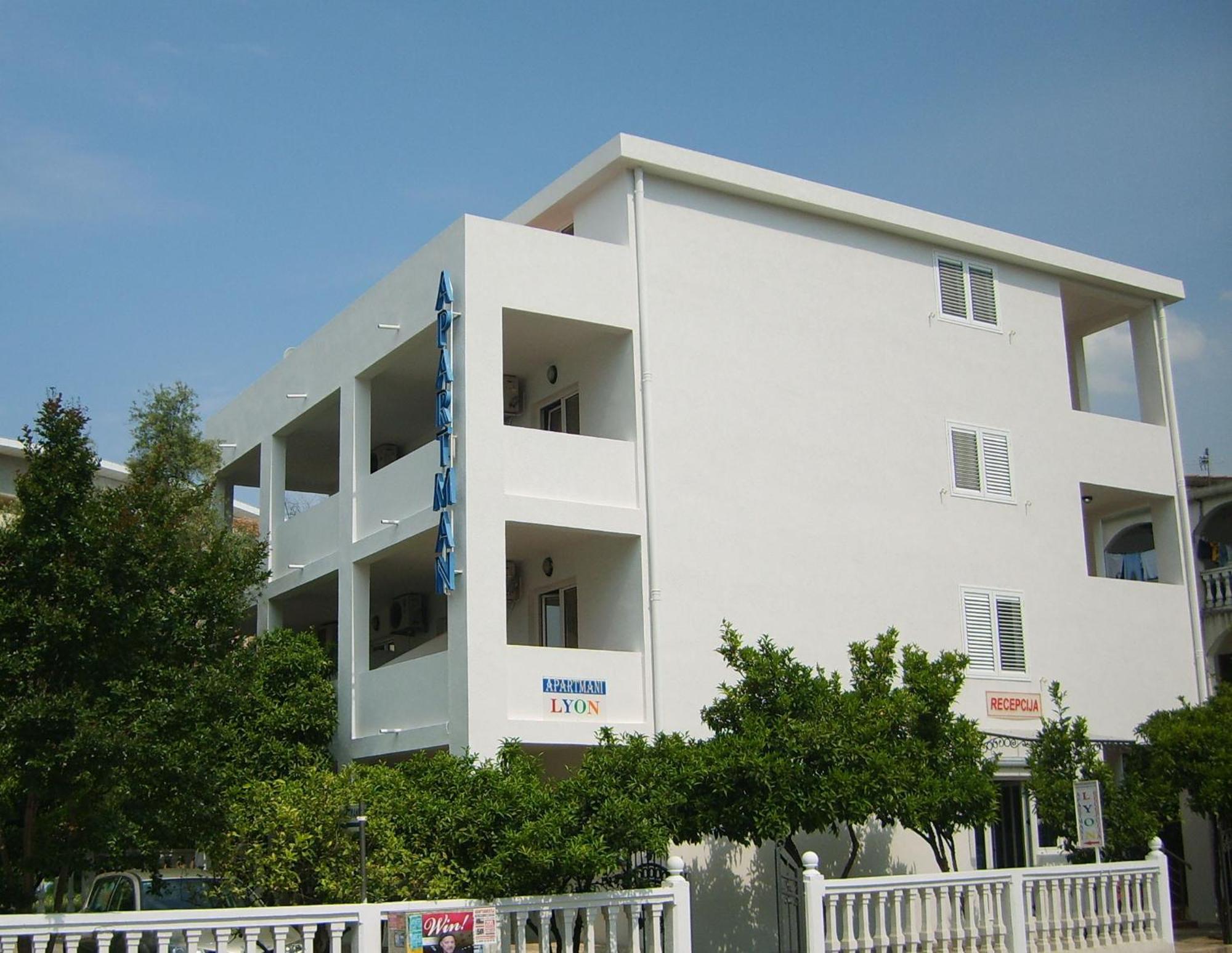 Lyon Apartments Будва Экстерьер фото